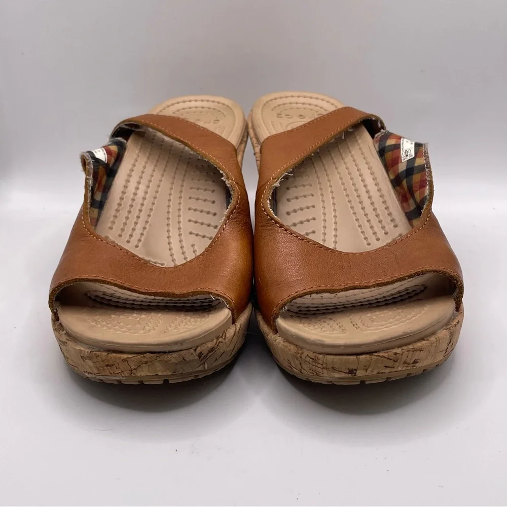 Crocs A Leigh Wedge Cork Women's Size 6 Beige Brown Strappy Beach Summer - Picture 2 of 8